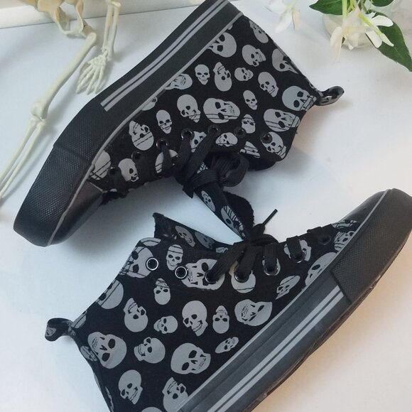 Hot Topic Original Skull Print Converse - Picture 5 of 6
